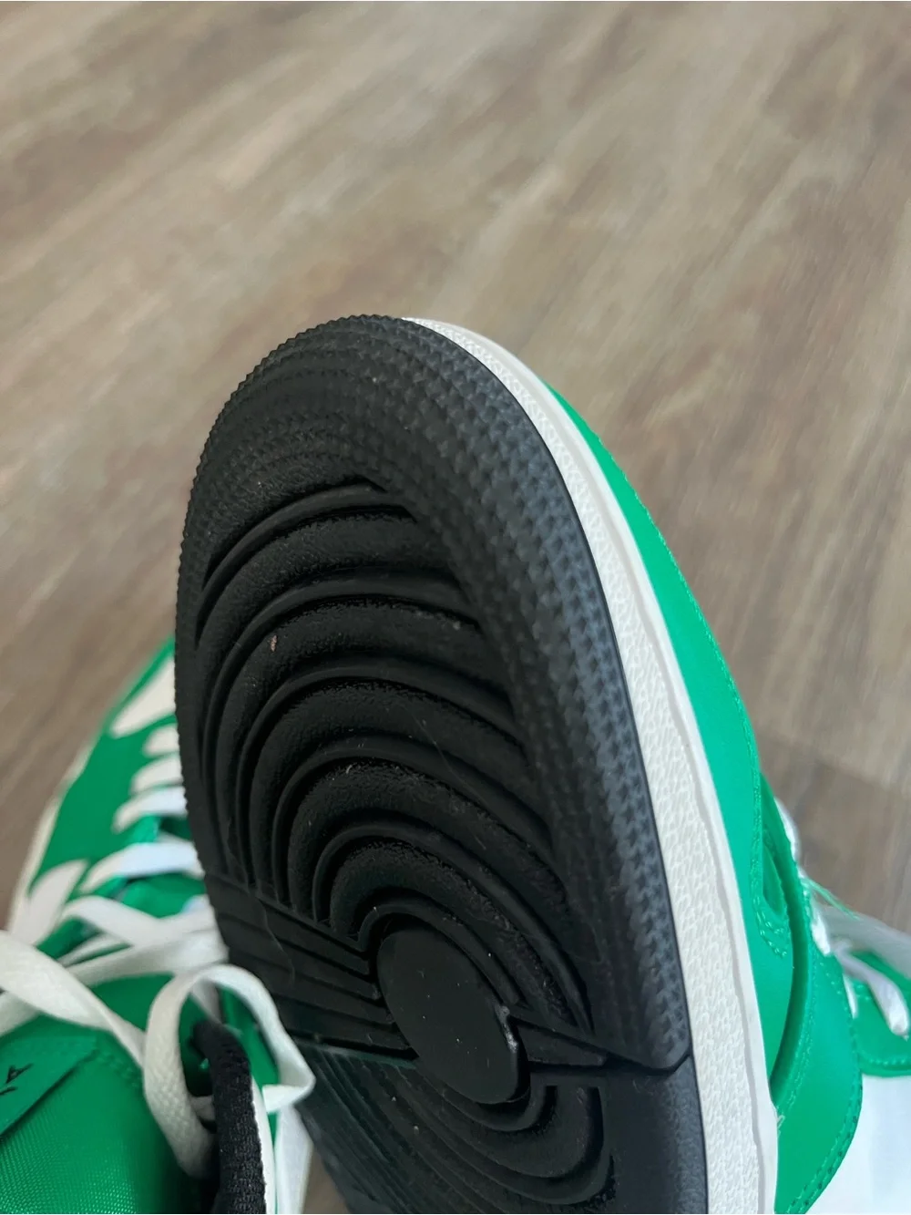 Nike Air Jordan 1 Mid Lucky Green Black White DQ8423-301 Men's 8 no box